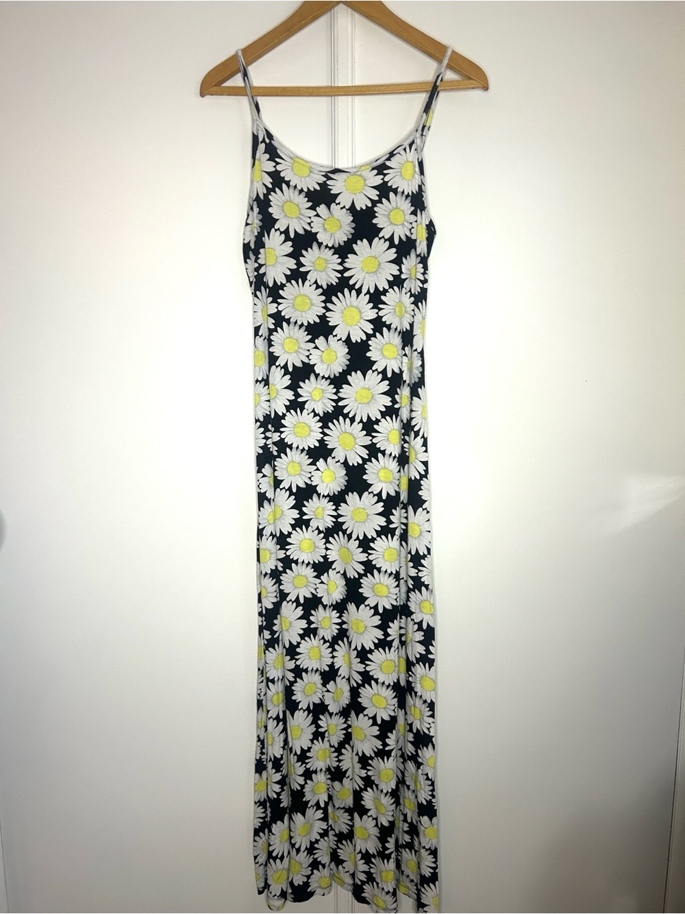 Soft Daisy Maxi Dress - Picture 2 of 10